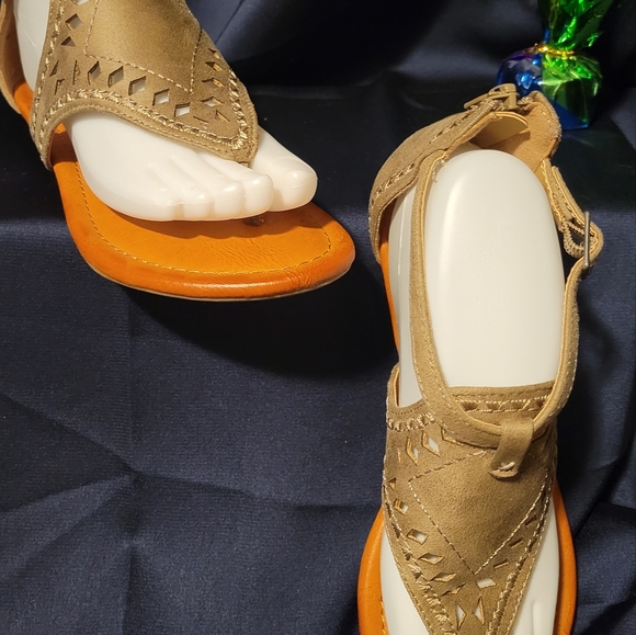 Lady's letter sandles - Picture 3 of 5